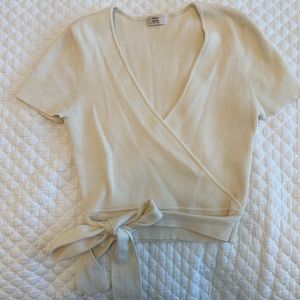Aritzia crop top